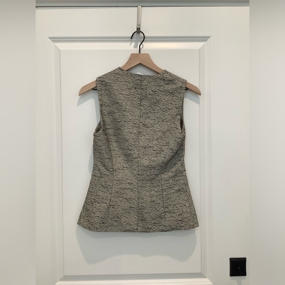 Astr Gray Sleeveless Top - Picture 3 of 3